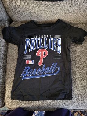 Genuine Merchandise Black Phillies Baseball Tee with Red & Blue Graphics